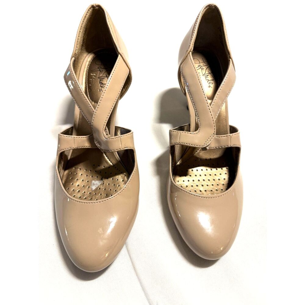 NWOT Life Stride Pumps Parker Nude Stretch Strap Sz 6.5